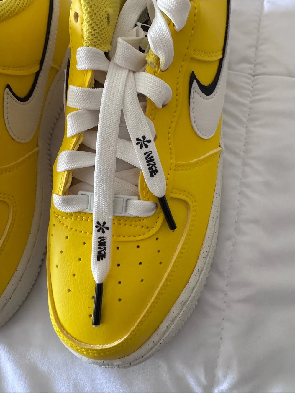 Nike Force 1 Lv8 '82 Women Sneakers - Yellow/white
